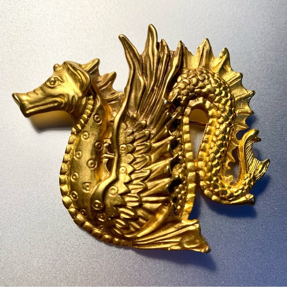 MMA Dragon brooch pin pendant Scythian Ketos Sea Serpent gold tone vintage 1970s - Picture 3 of 7